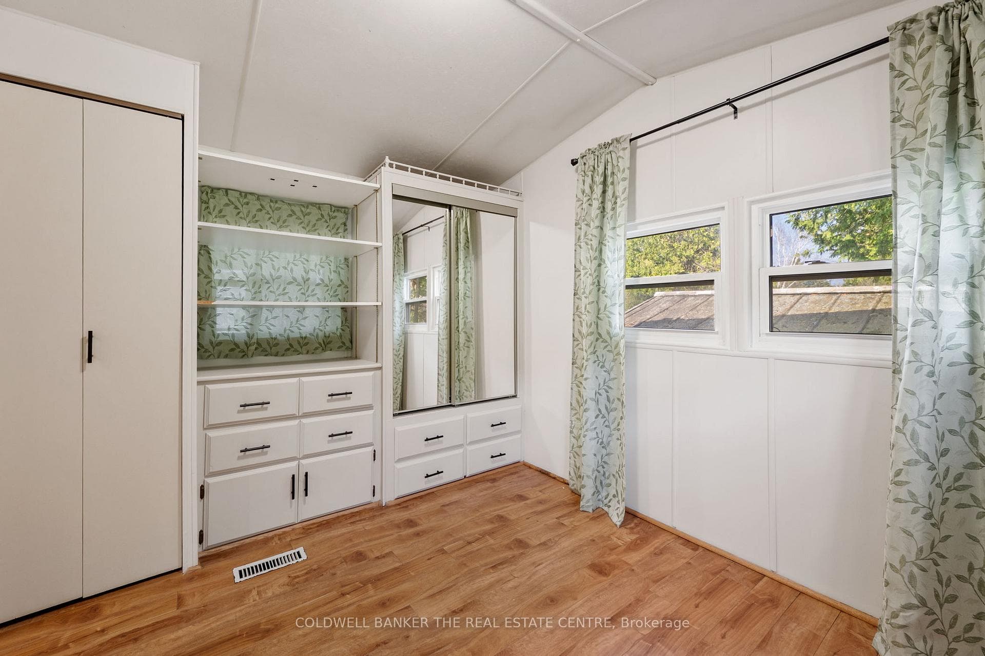 285 Crydermans Side Road Unit 327 photo 9
