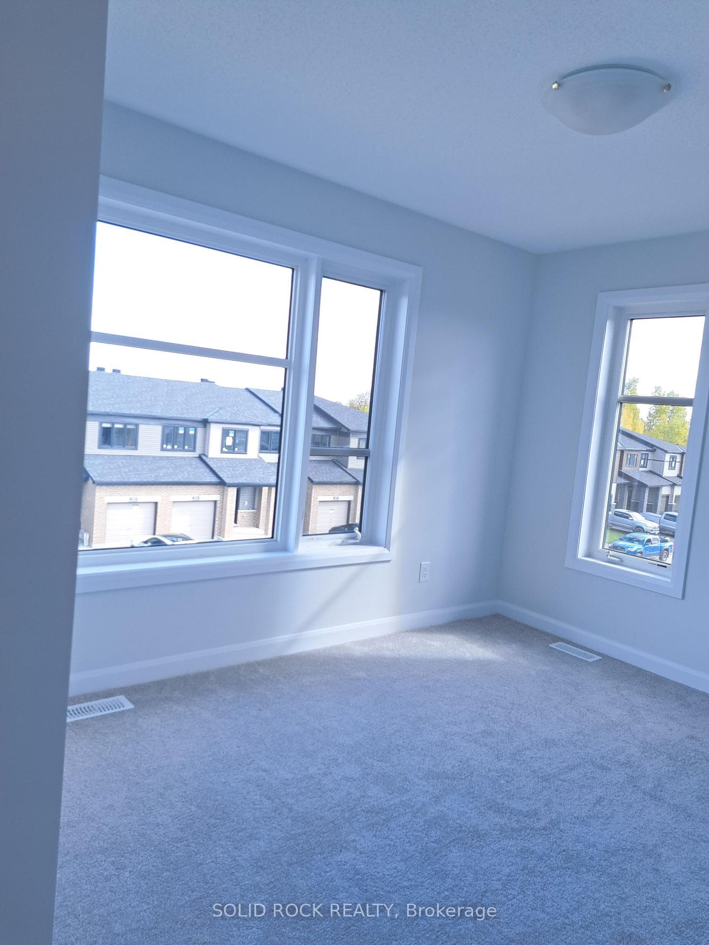 288 Elsie Macgill Walk photo 12