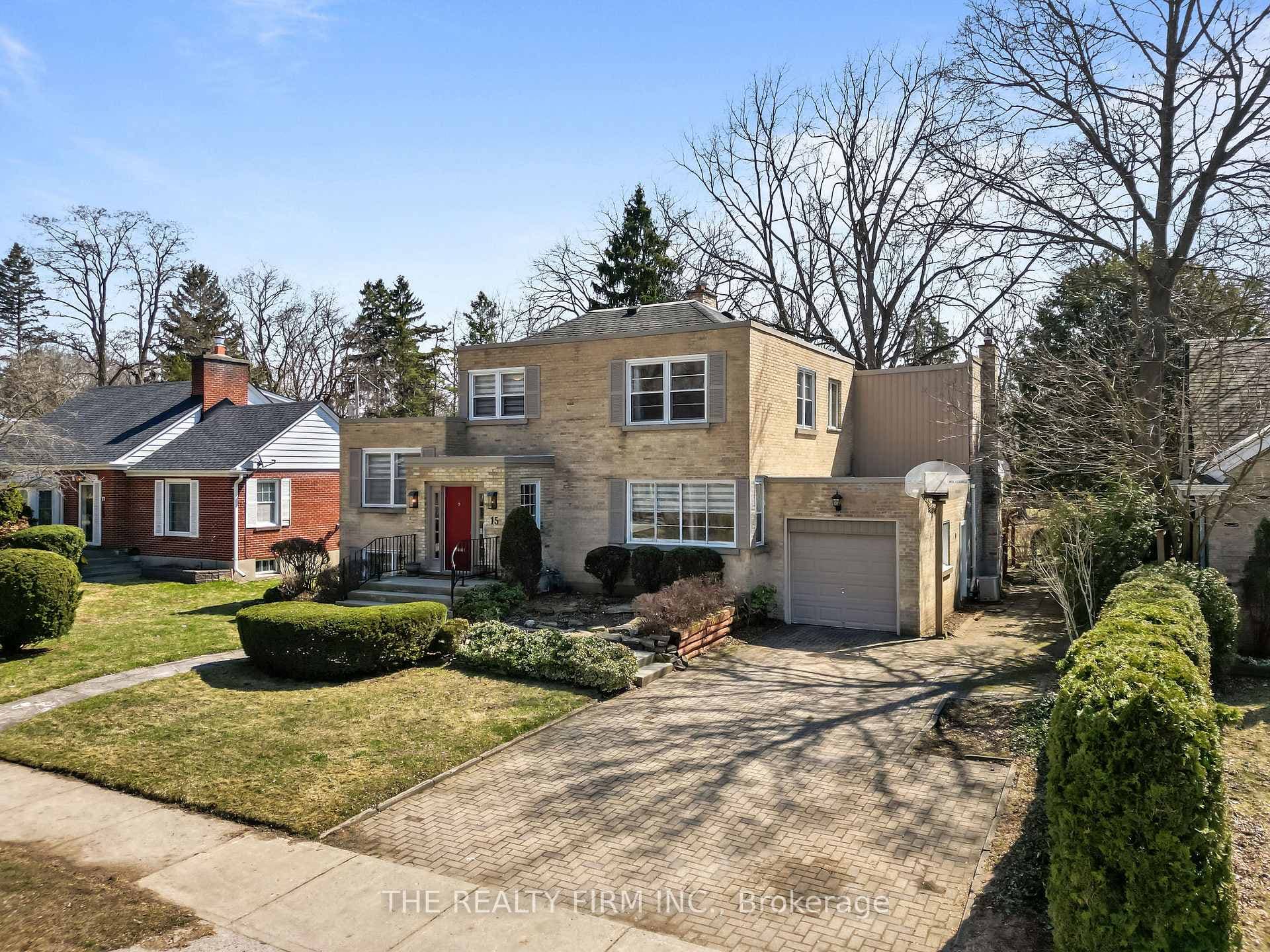15 Mayfair Drive photo 2