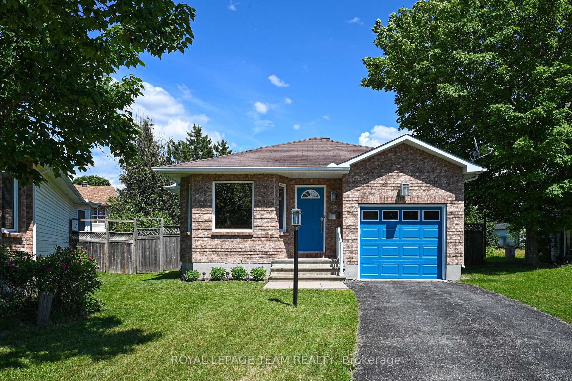 13 Candow Crescent photo 1