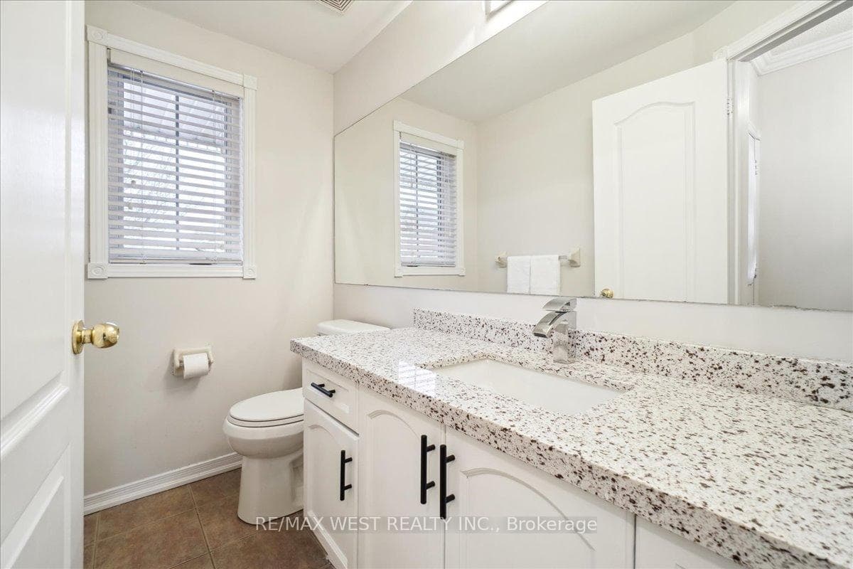 38 Monaco Court photo 7