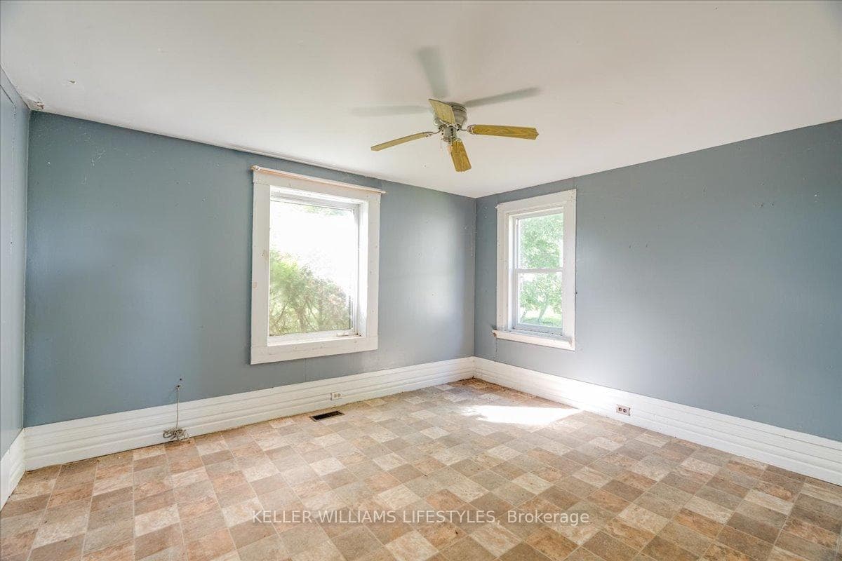 6079 Longwoods Road photo 11