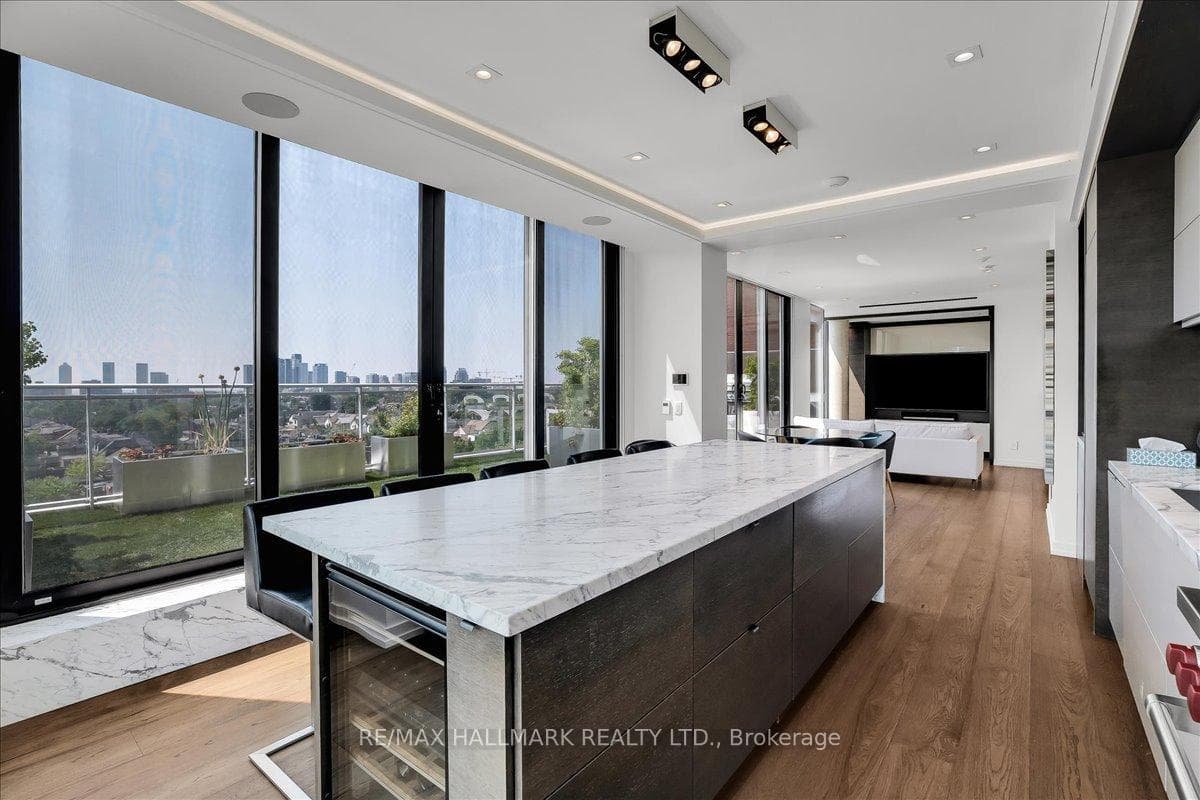301 Markham Street Unit PH805 photo 8