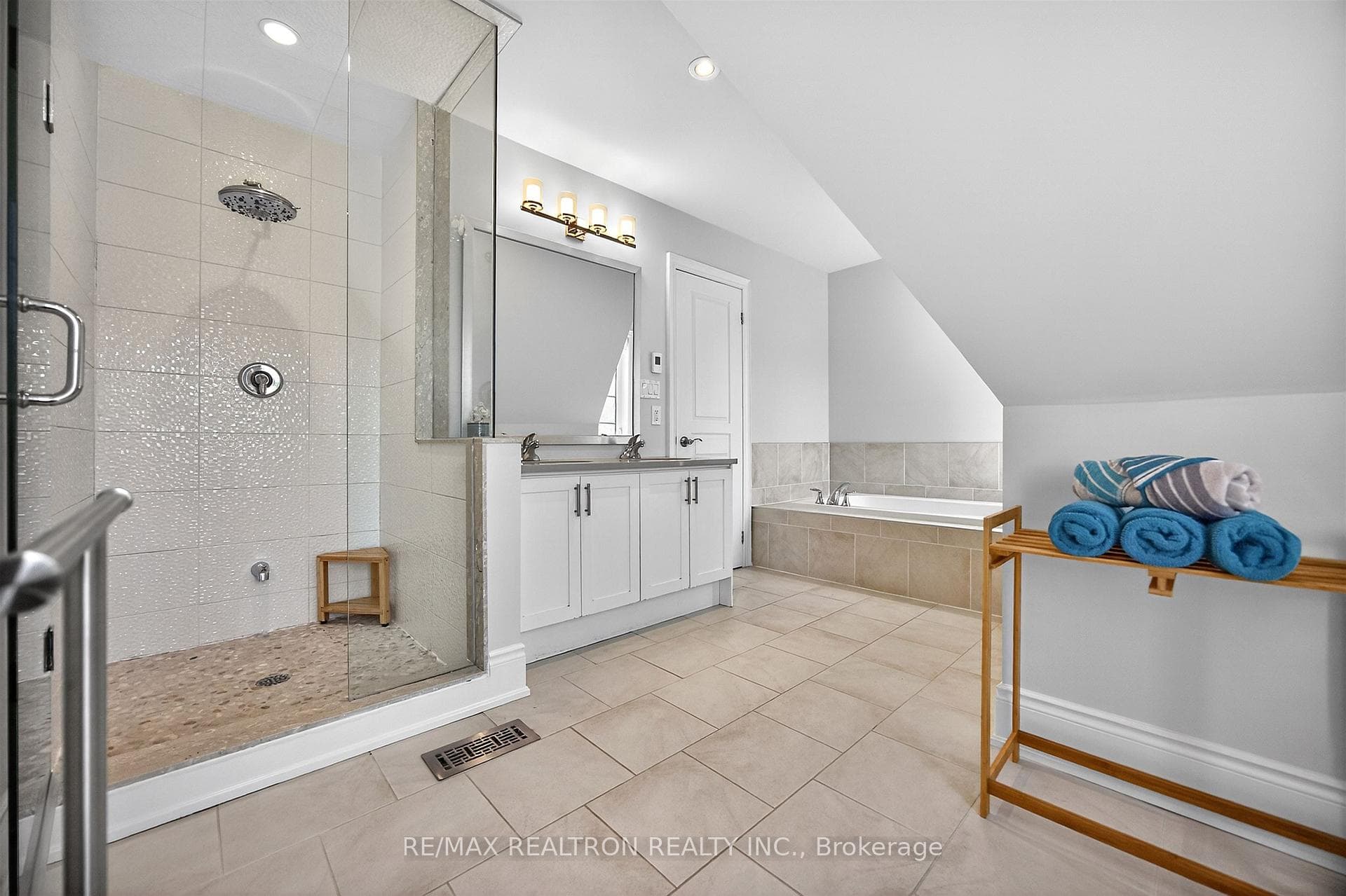 Primary 5Pc Ensuite