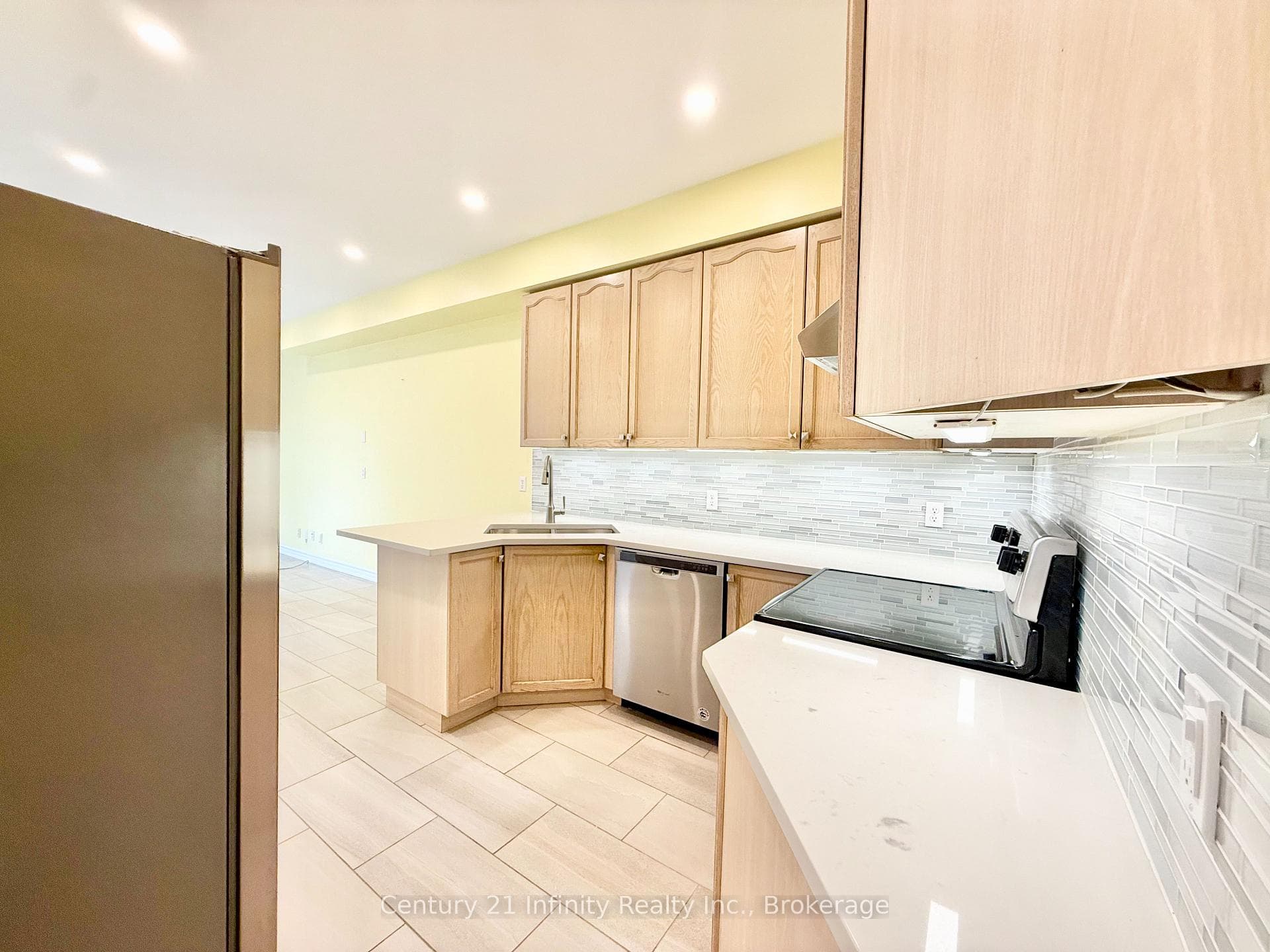 1171 Springbank Drive photo 8
