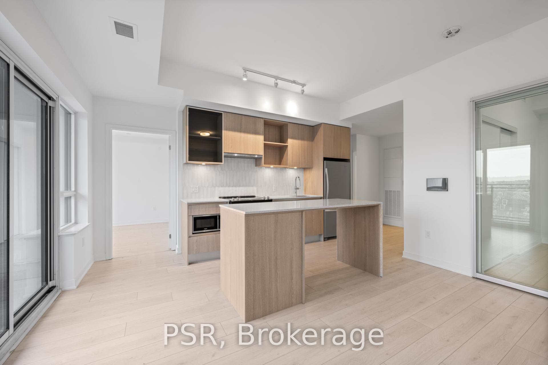 395 Dundas Street Unit 706 photo 1