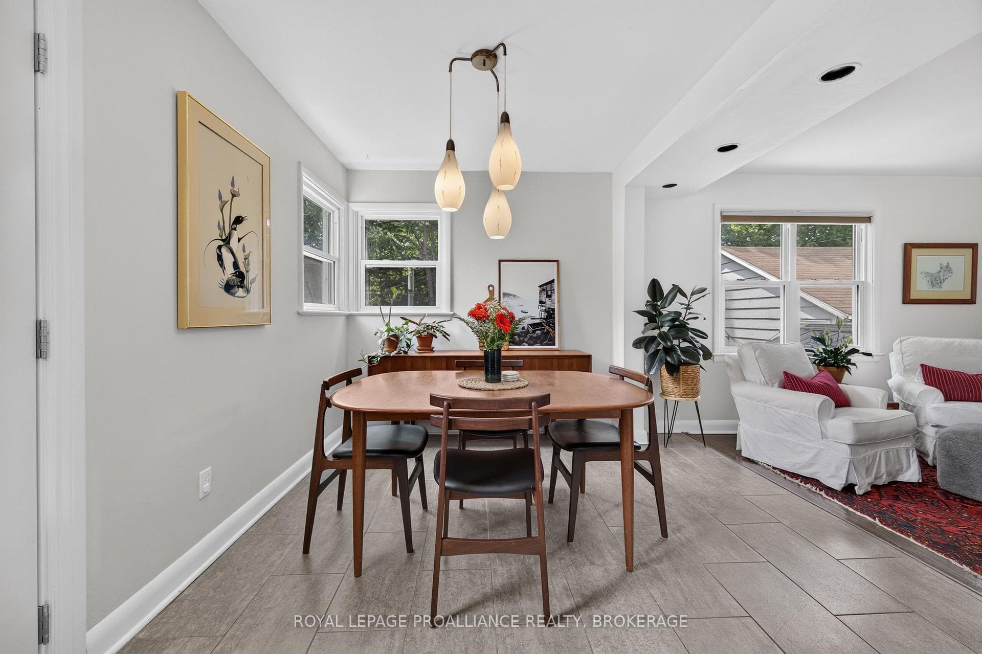 288 Yonge Street photo 8