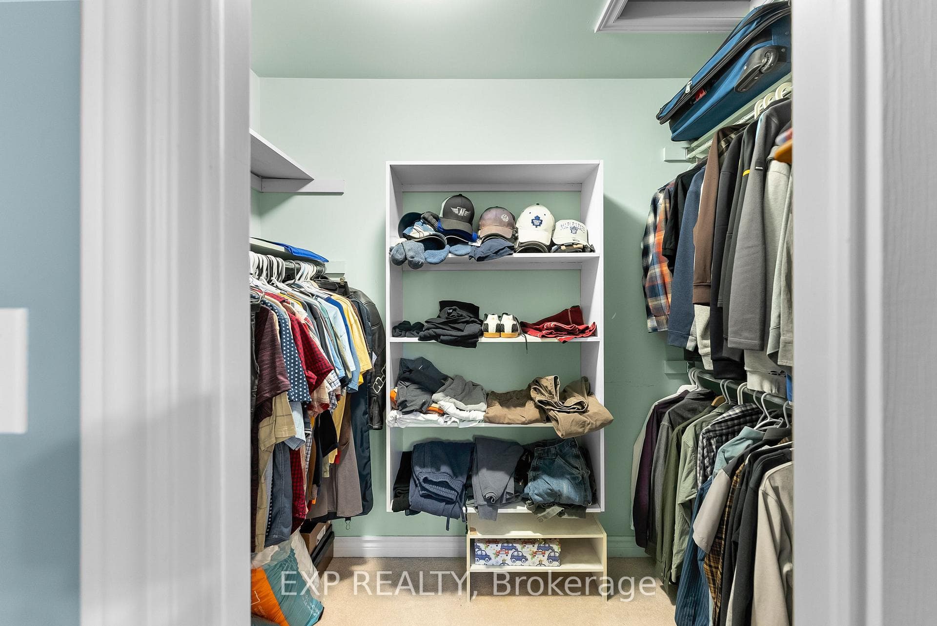 54 Sterling Street photo 20