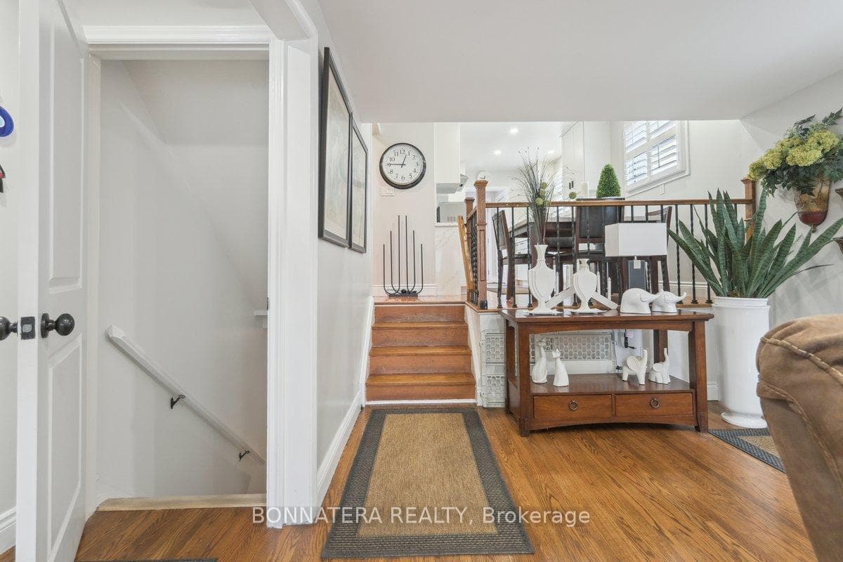 2412 Barcella Crescent photo 12