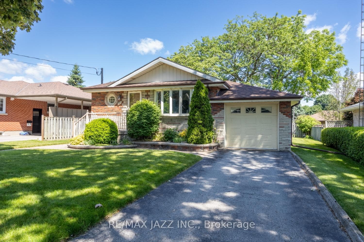 790 Eastglen Drive photo 1
