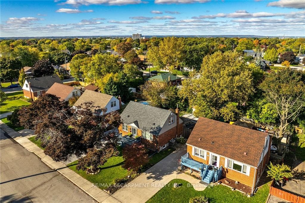 11 Duncombe Drive photo 36