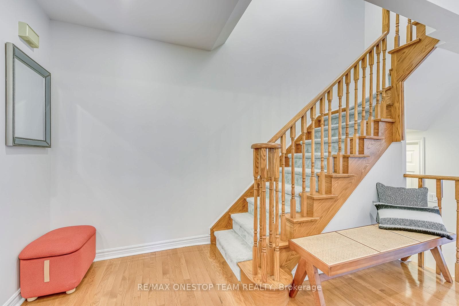 1068 Queens Avenue photo 16