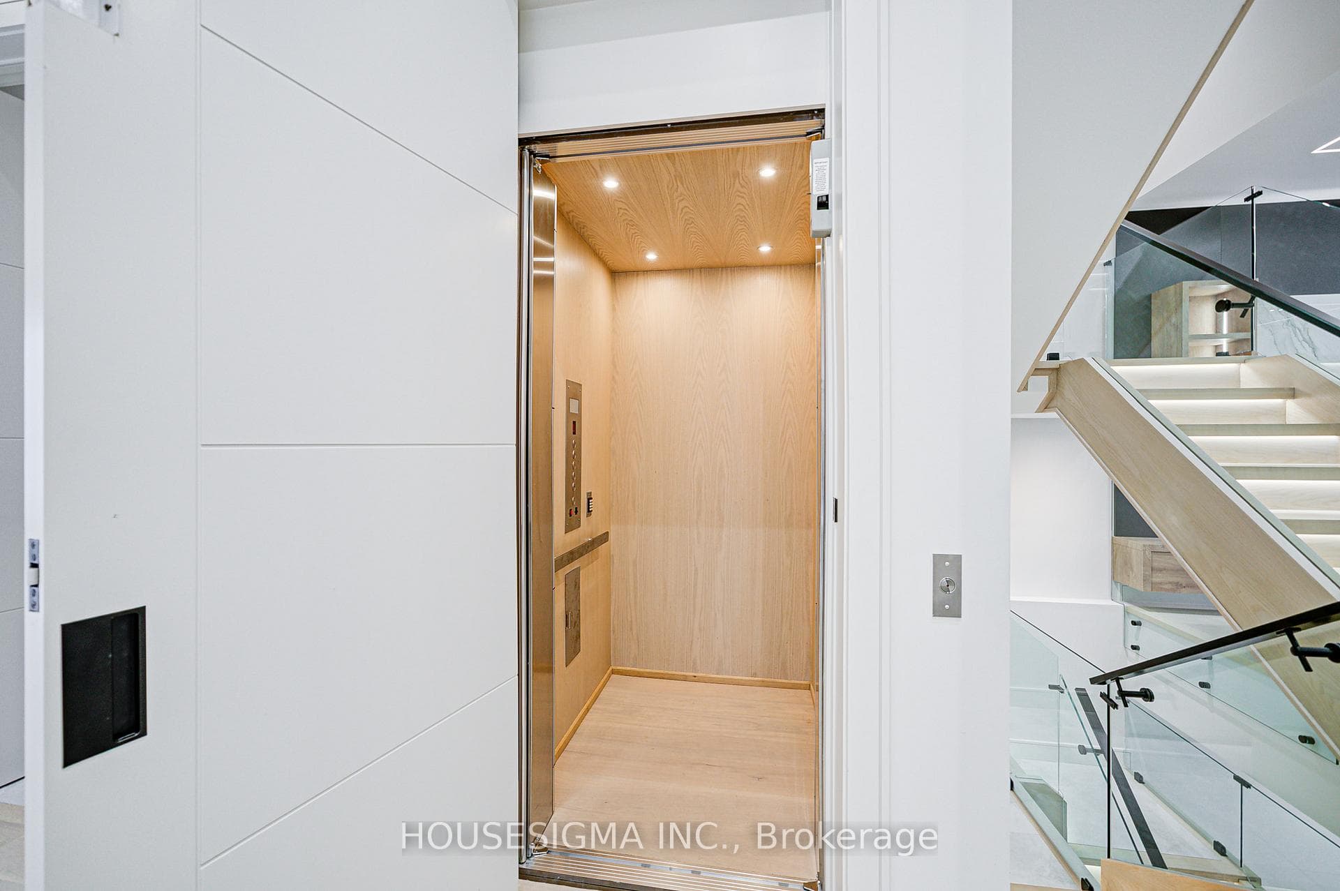 151 Dewbourne Avenue photo 4
