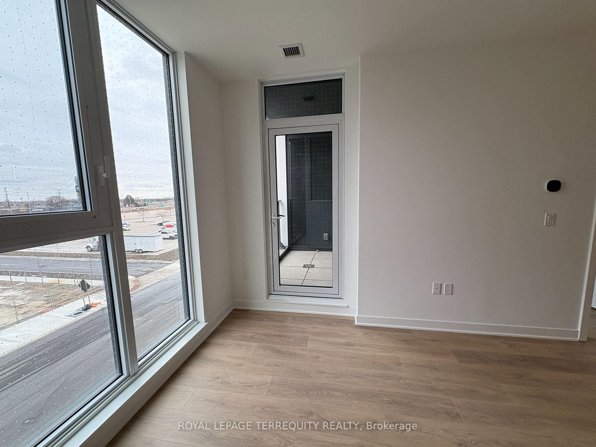 1037 The Queensway N/A Unit 201 photo 19