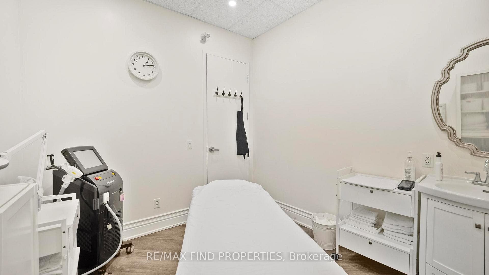 216 Oak Park Boulevard Unit 110 photo 11