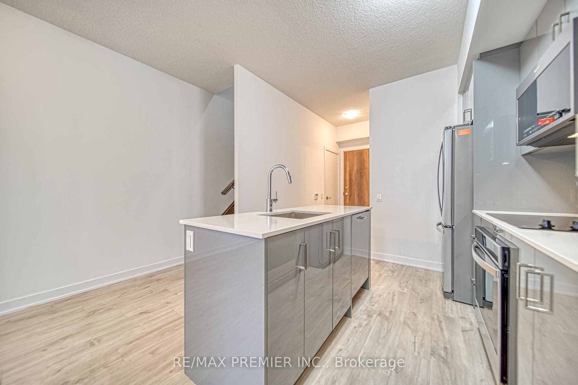 251 Manitoba Street Unit 105 photo 10