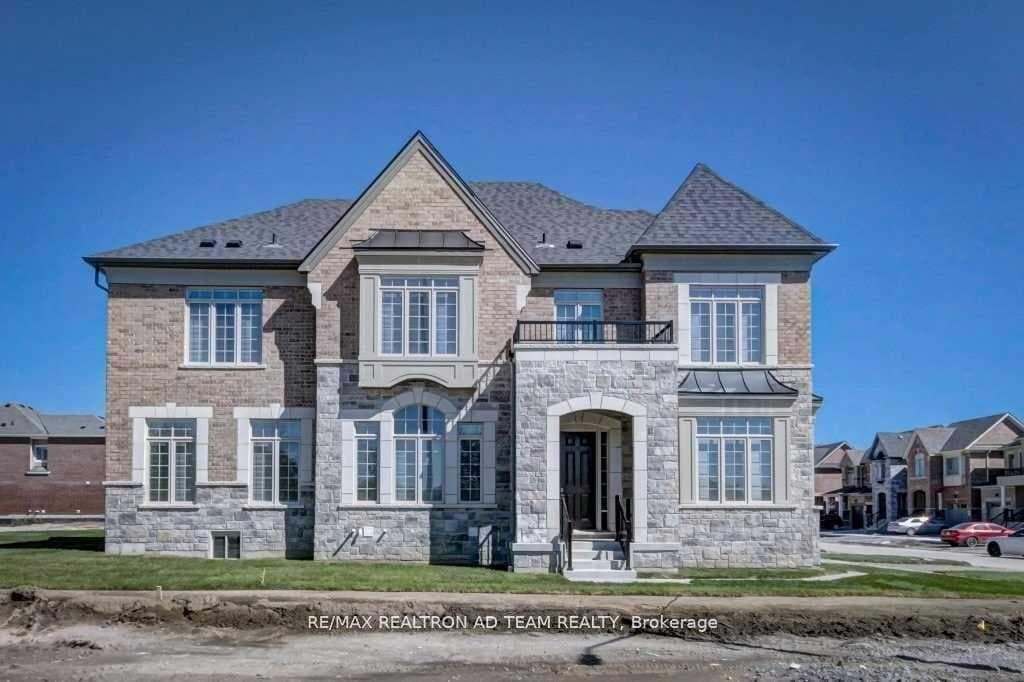 2 Christine Elliot Avenue photo 2