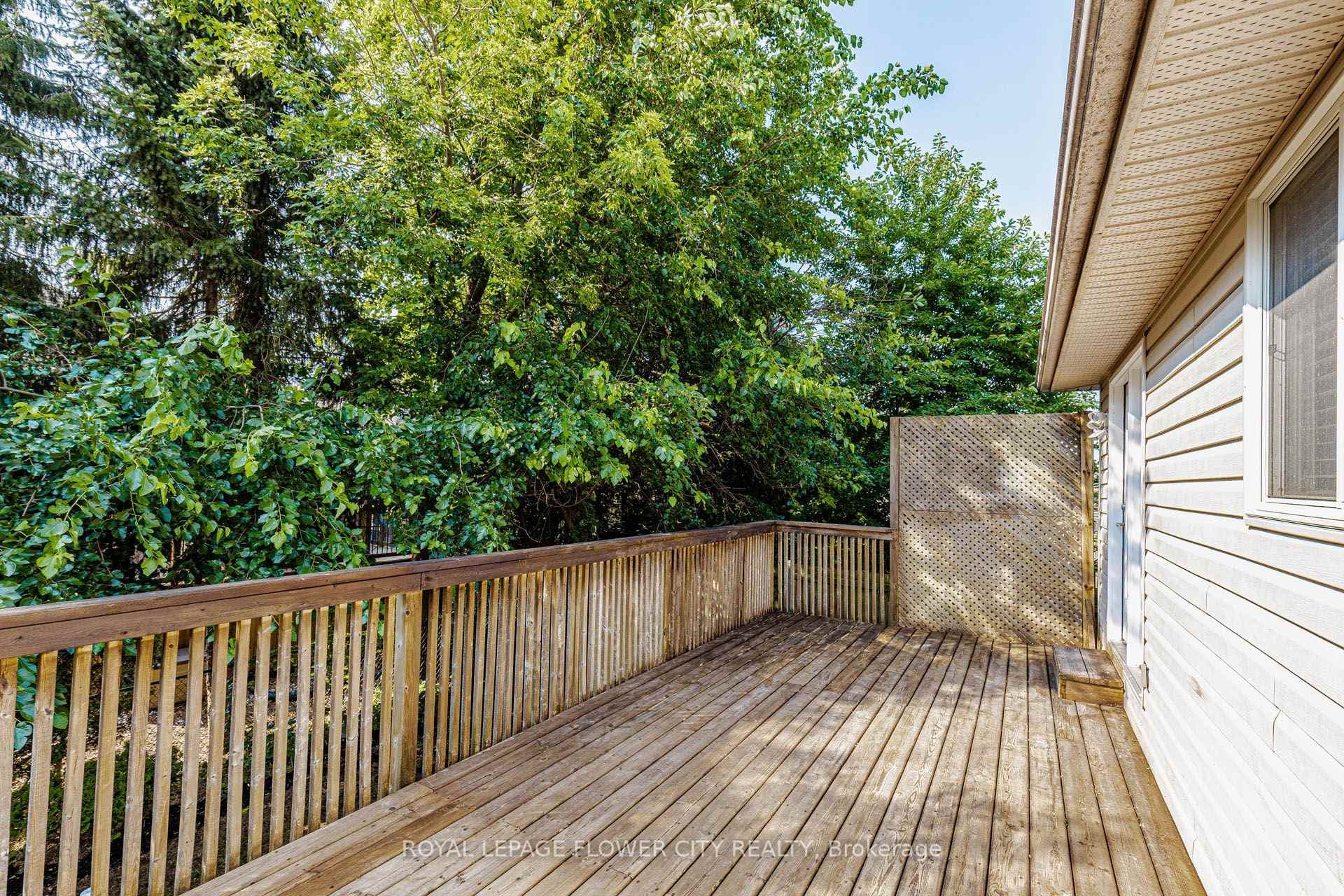47 QUEENSWAY Drive photo 50