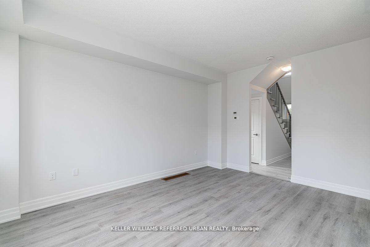 47 Federica Crescent photo 7
