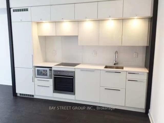 15 Grenville Street Unit 4605 photo 2