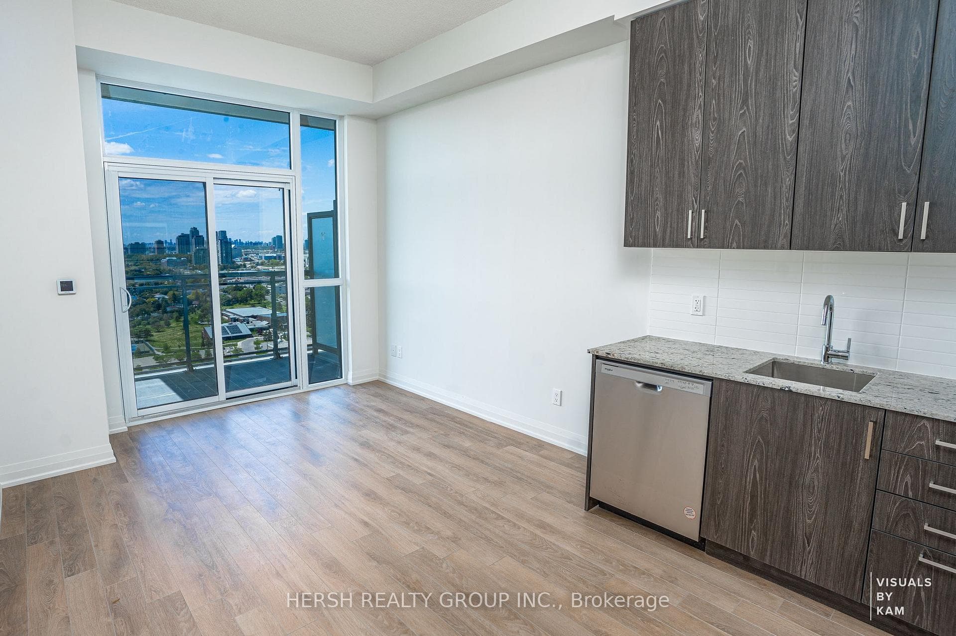 20 Meadowglen Place Unit 2707 photo 2