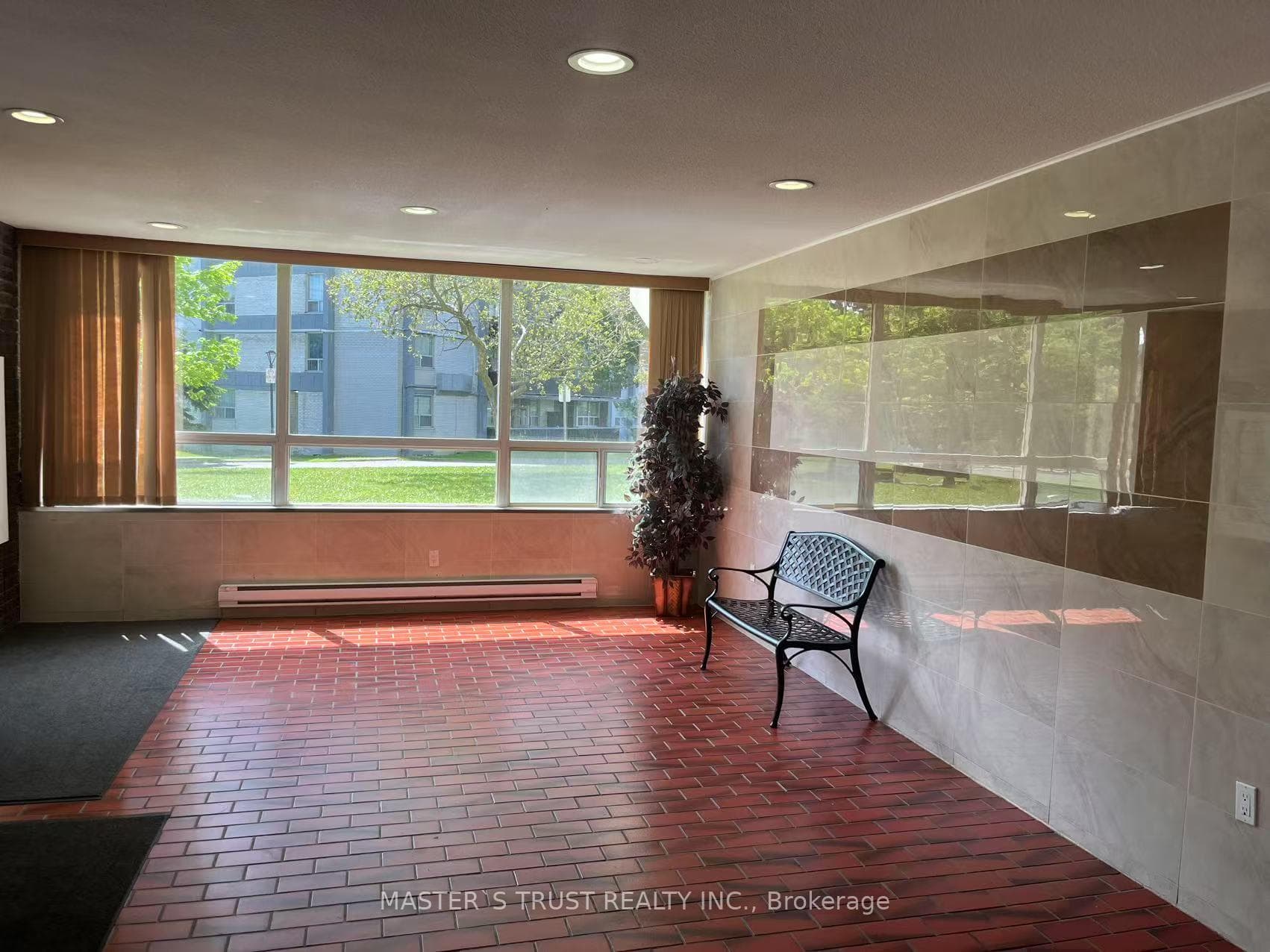 3420 Eglinton Avenue Unit 903 photo 3
