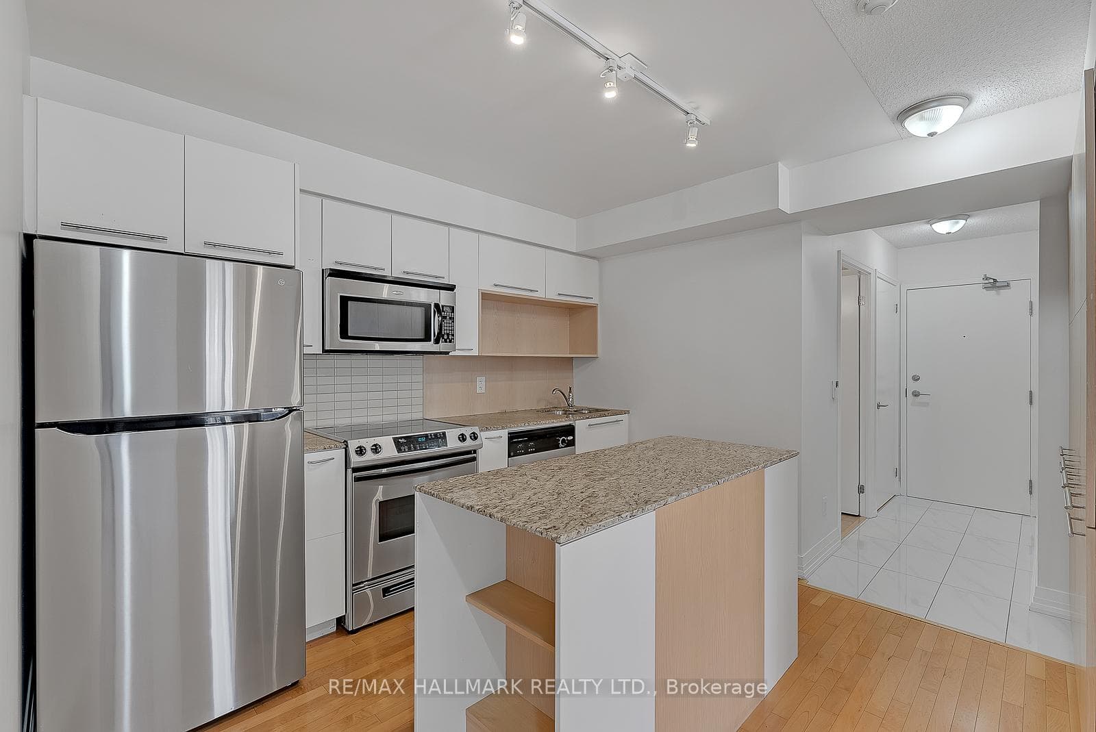 21 Carlton Street Unit 1405 photo 4