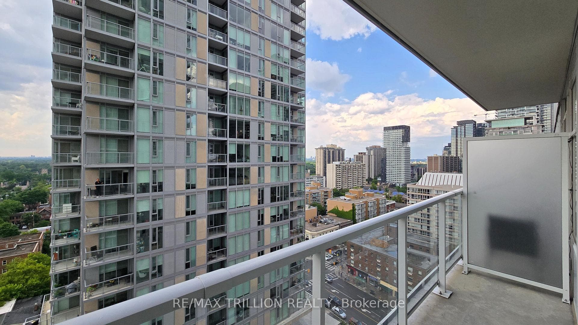 33 Helendale Avenue Unit 1301 photo 24