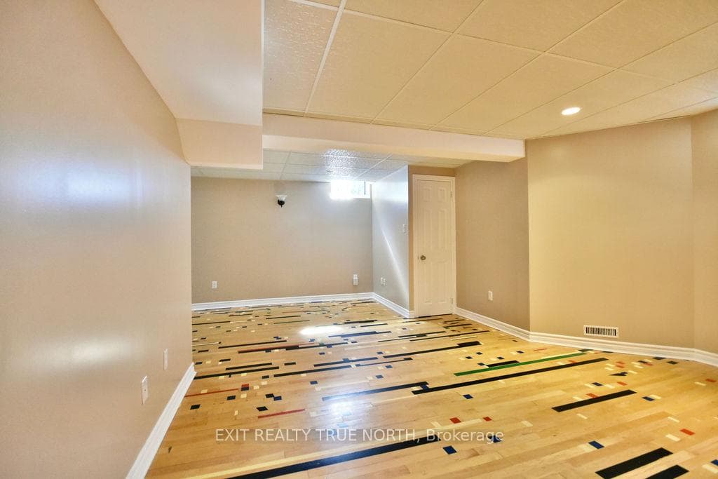 1889 Applewood Avenue photo 25