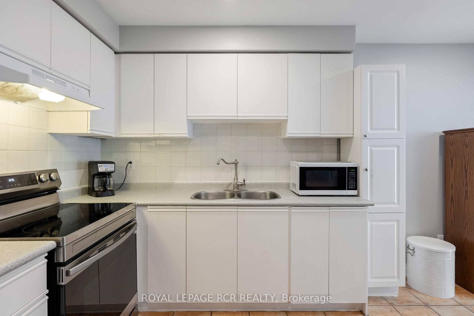 310 Shelburne Place photo 7