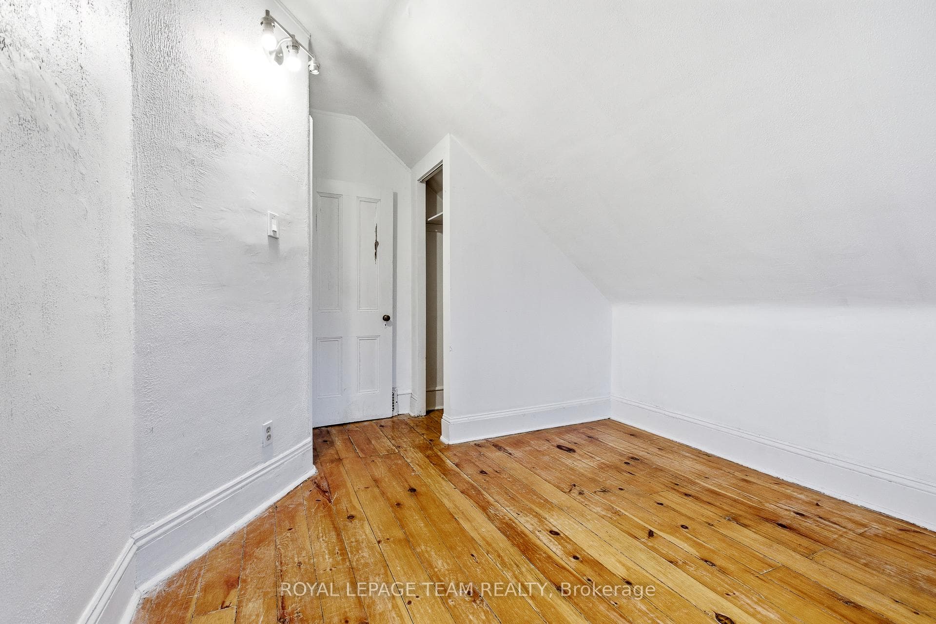 910 Pinecrest Road photo 26