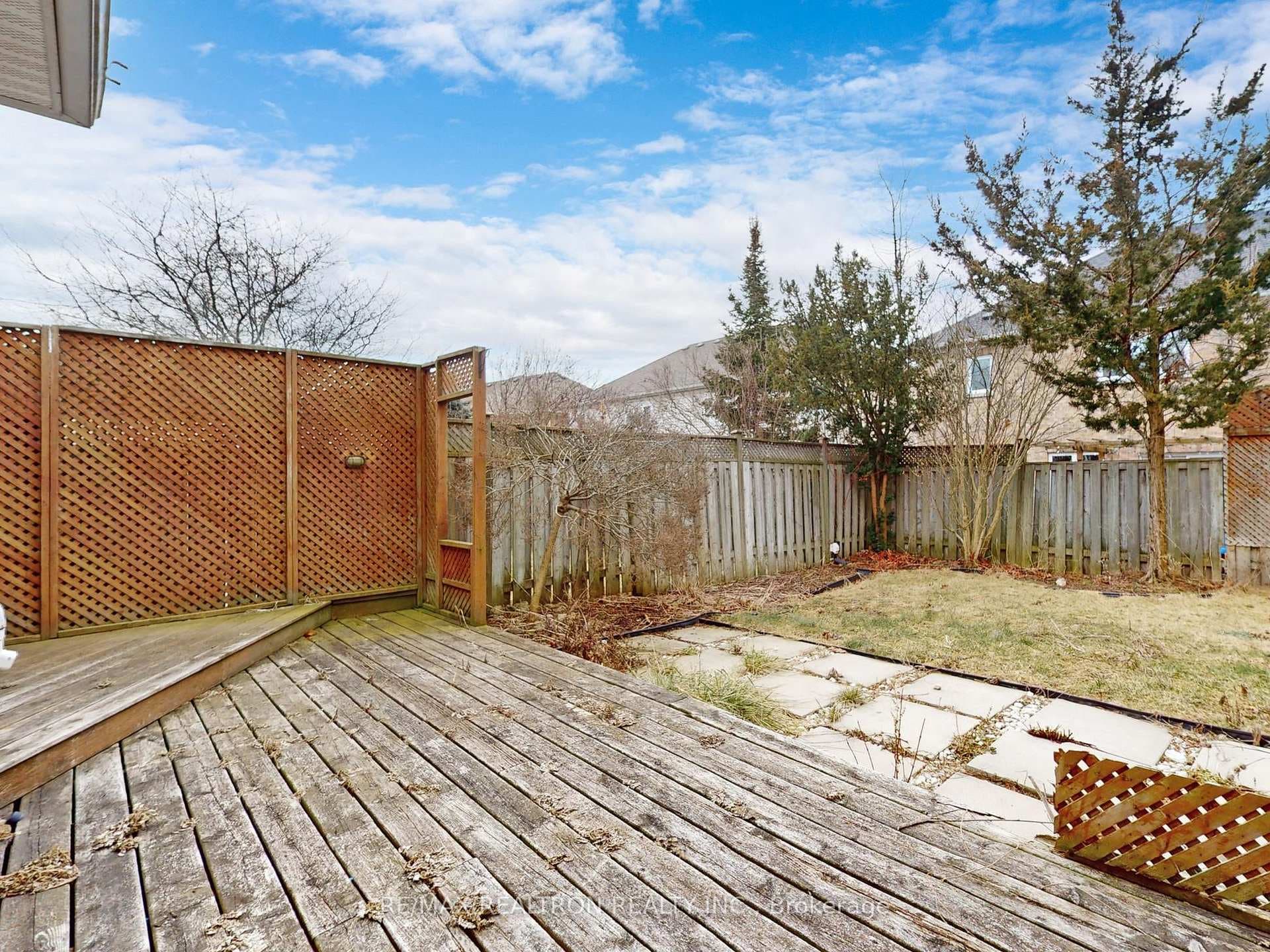 14 Eastport Drive photo 32