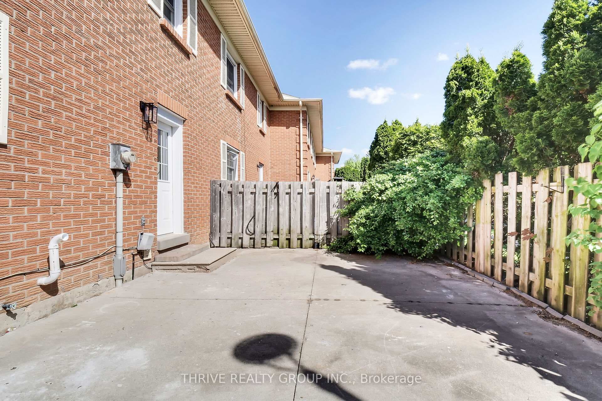 567 GAINSBOROUGH Road photo 8