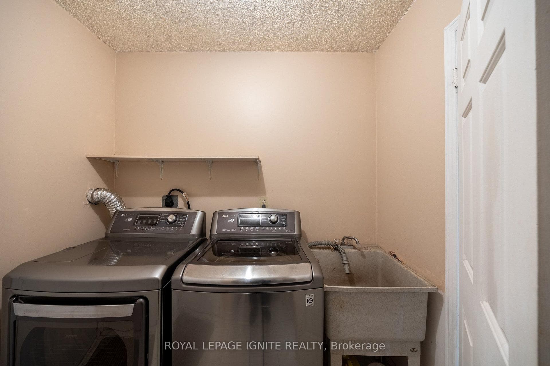 3694 Ellesmere Road photo 5