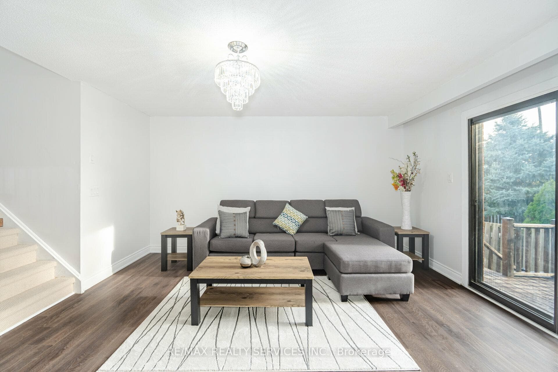 98 Simmons Boulevard photo 16