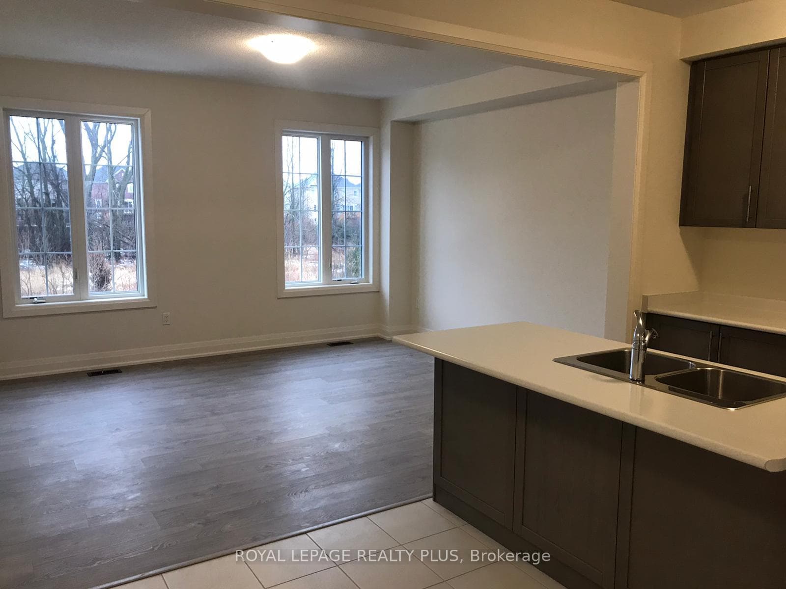 55 Riverwalk Drive photo 4