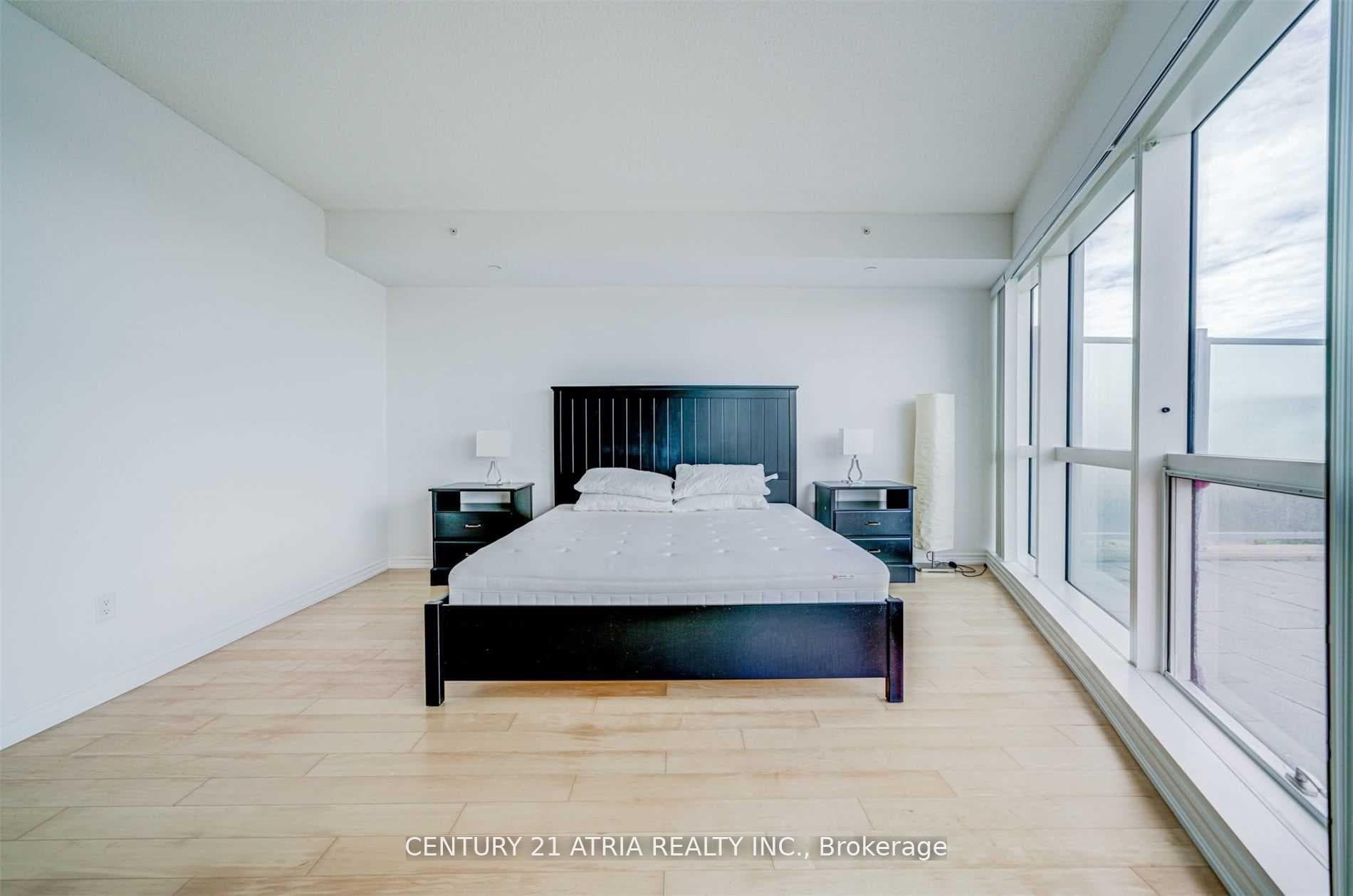 386 Yonge Street Unit 4916 photo 19
