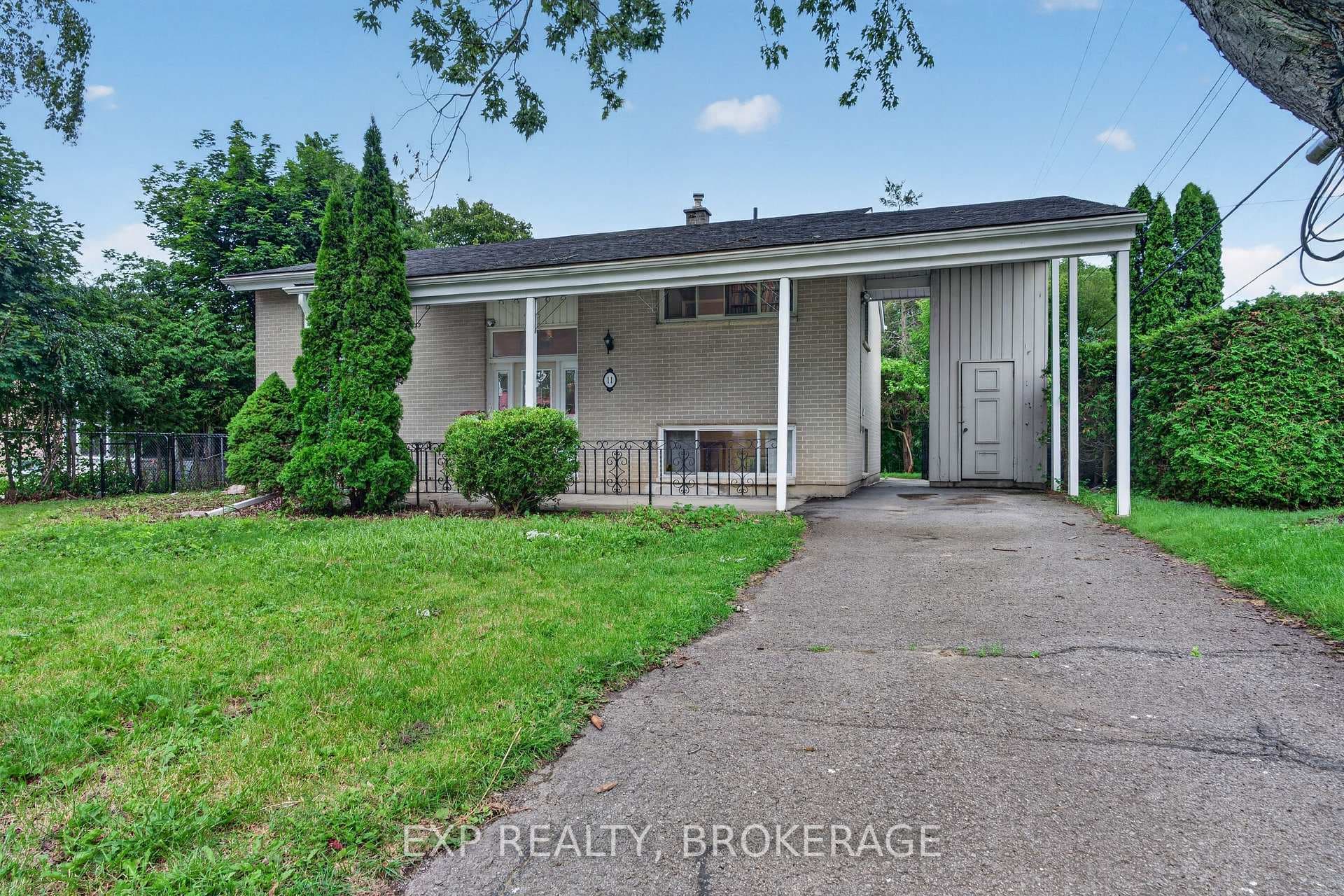 11 PEMBER Place photo 1