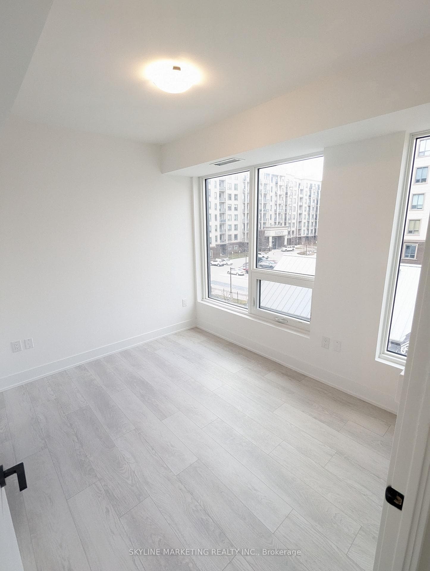 2450 Old Bronte Road Unit 305 photo 6