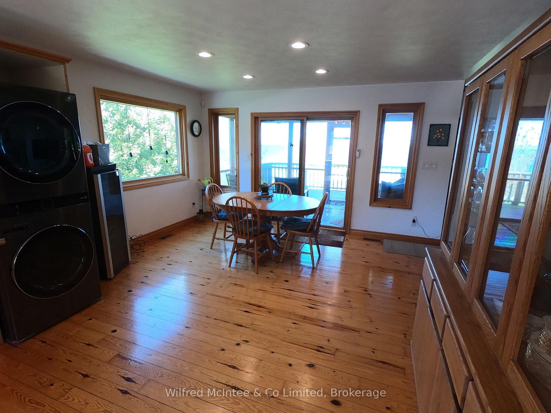 126 Buckingham Lane photo 16