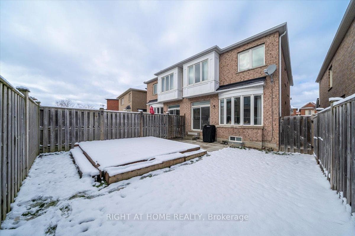 31 Brown Lane photo 41