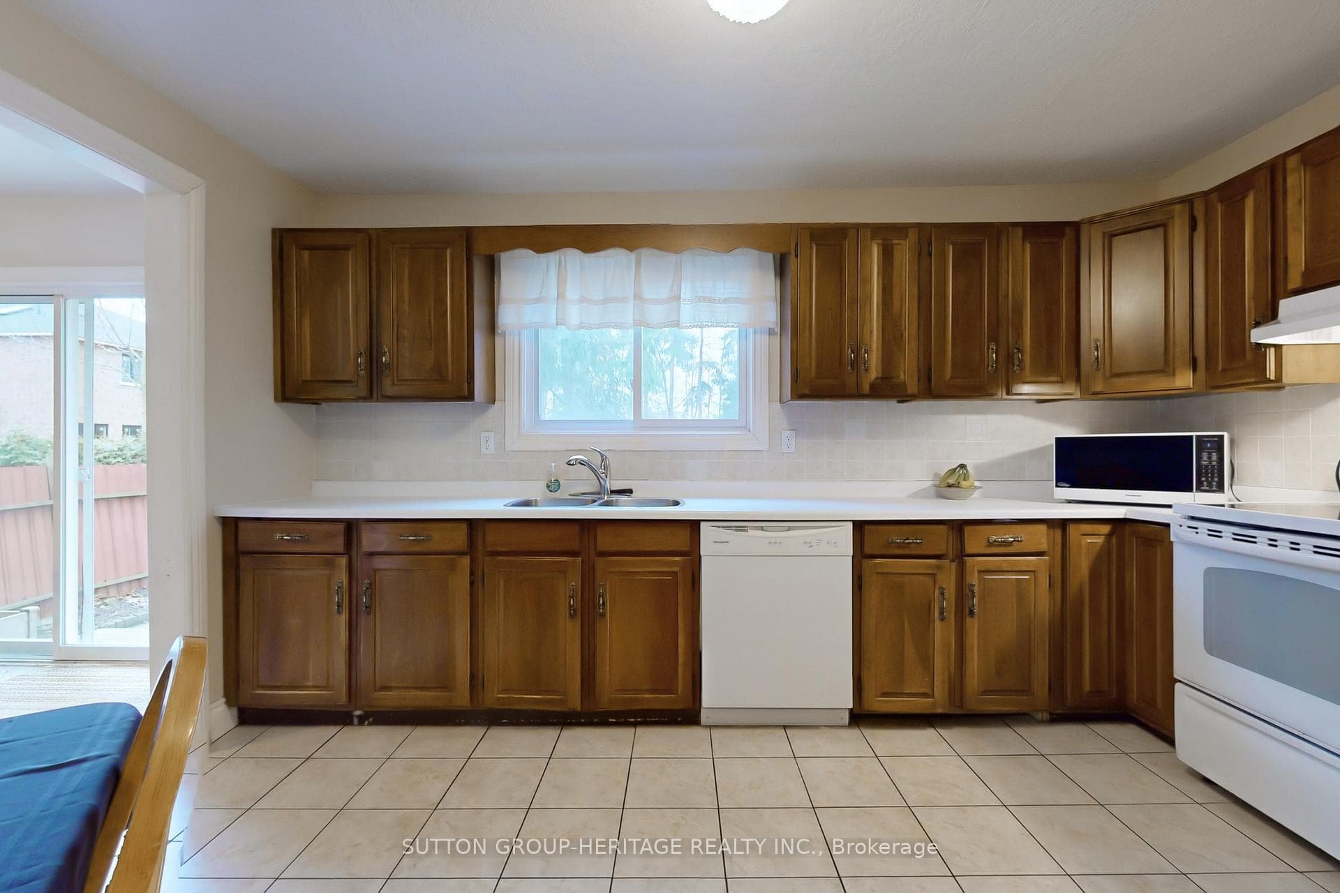 627 Park Crescent photo 12