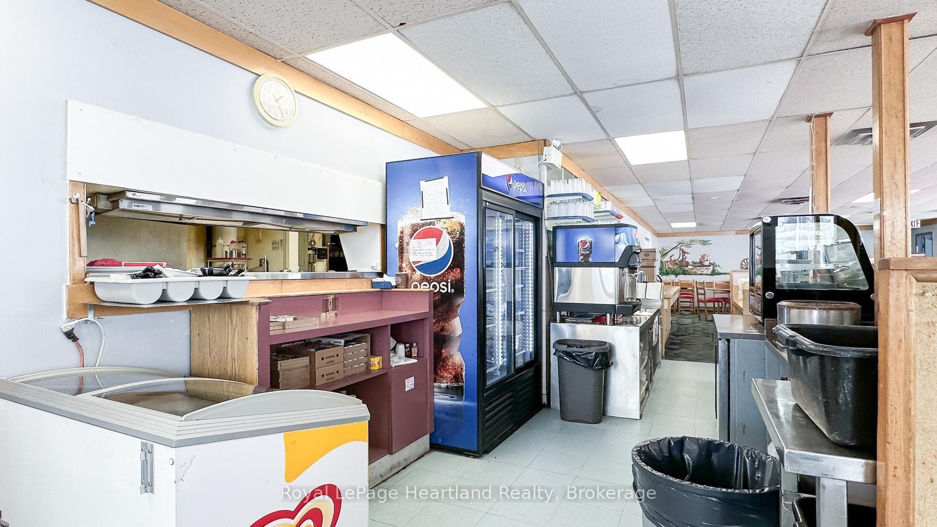 76988 LONDON Road photo 24