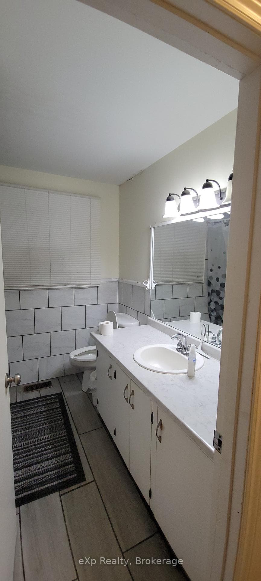 105 Bowes Street photo 8