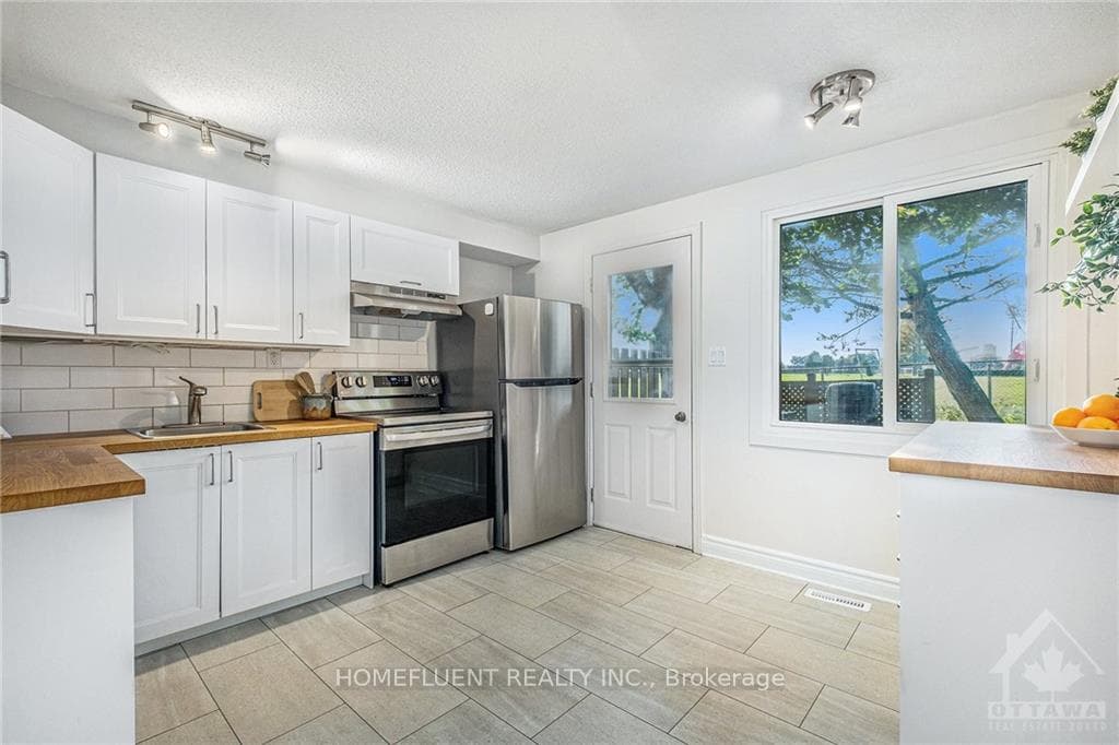1514 BEAVERPOND Drive Unit A photo 8