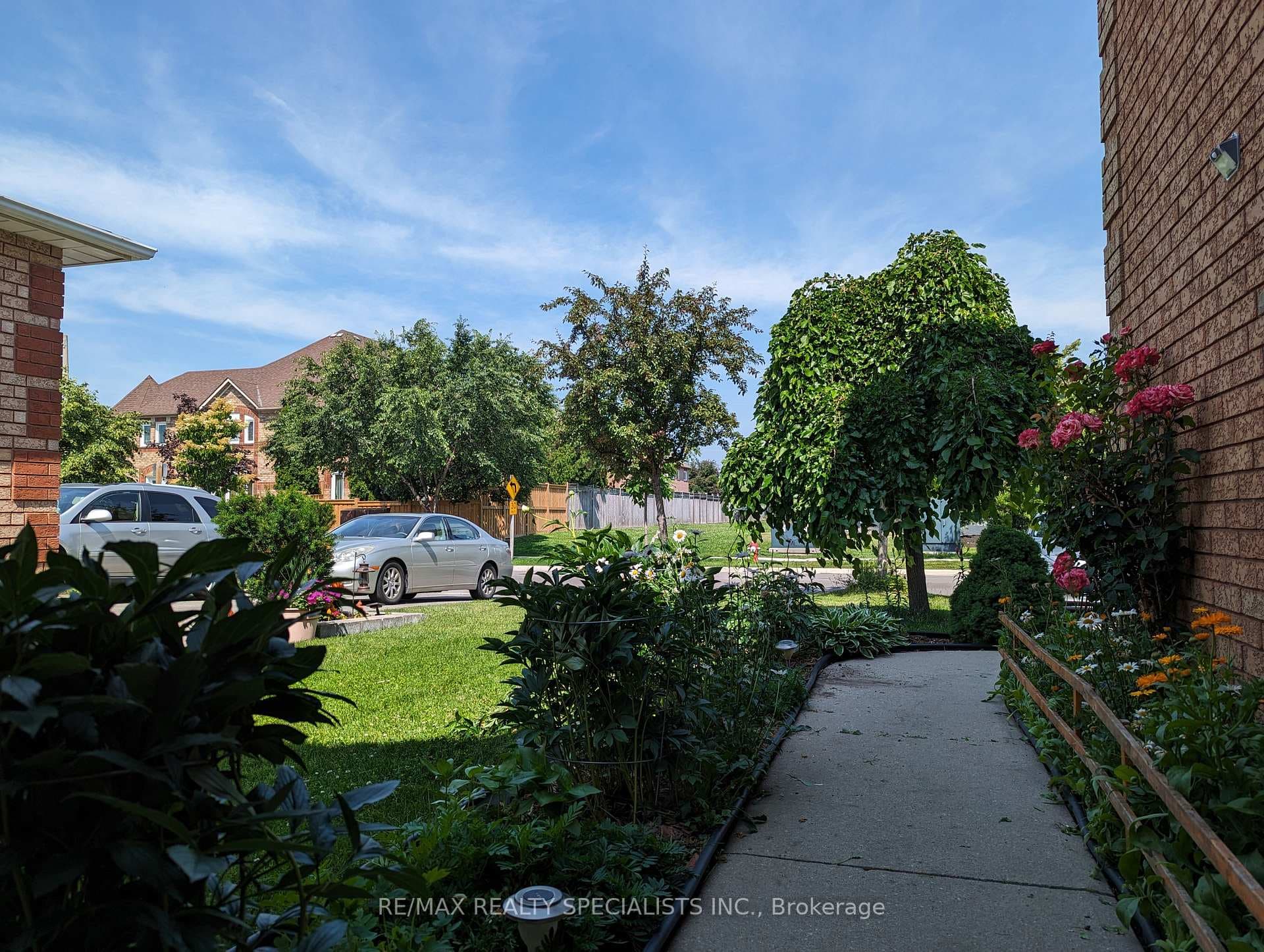 6923 Dillingwood Drive photo 3