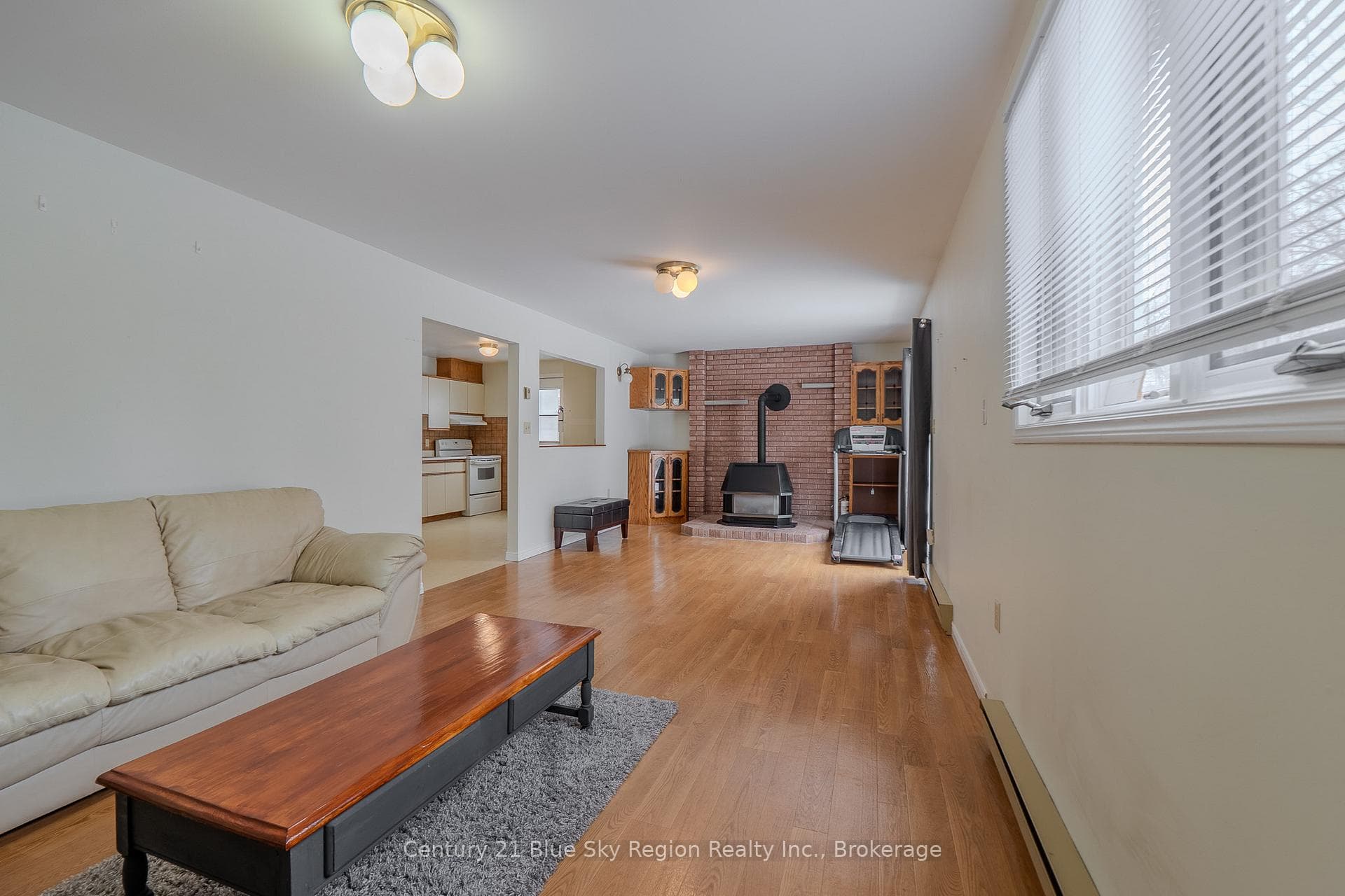 573 McLeod Street photo 20