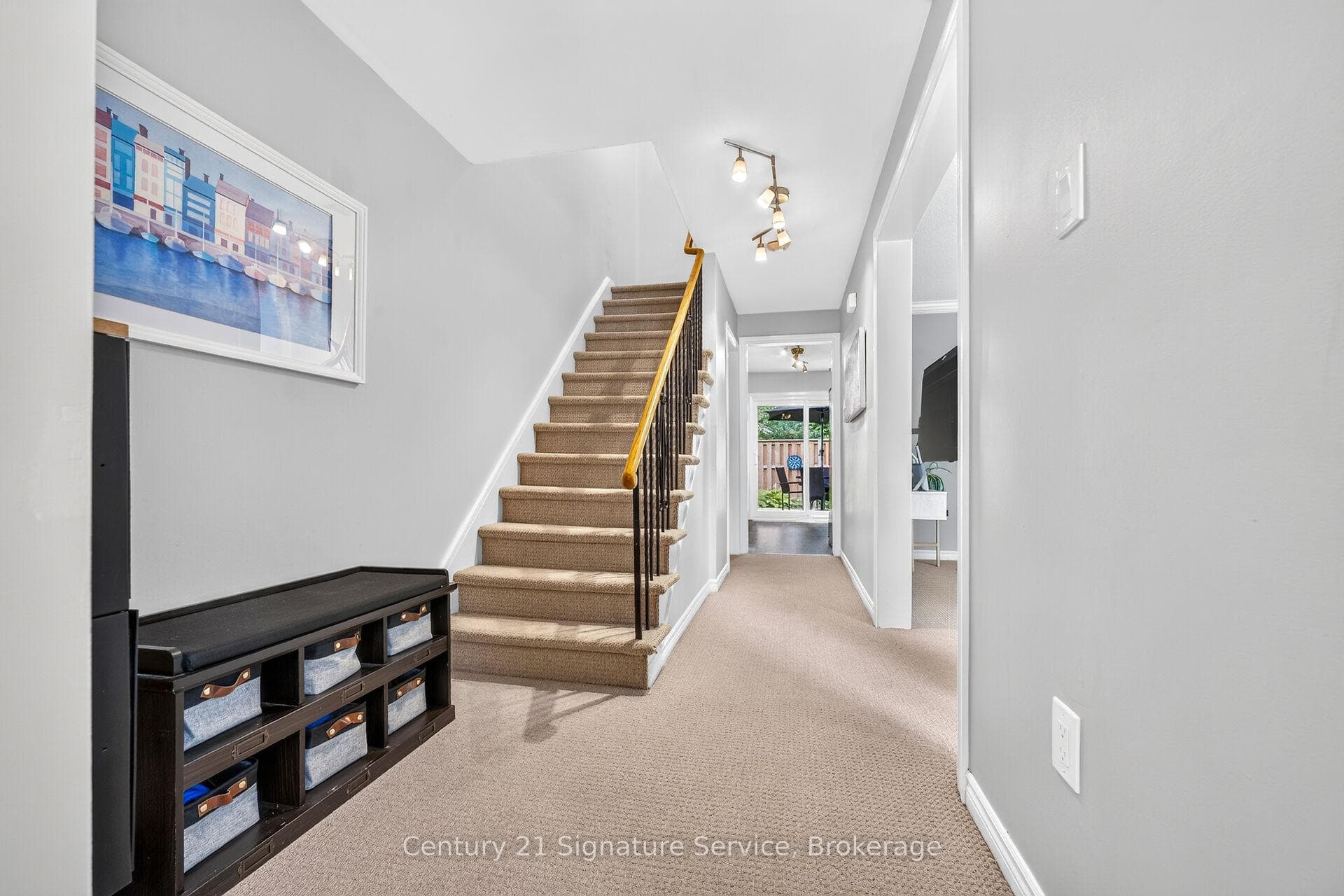 5183 Banting Court photo 8