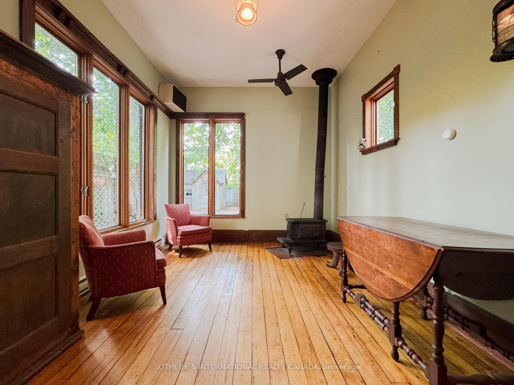 98 Castlefield Avenue photo 17