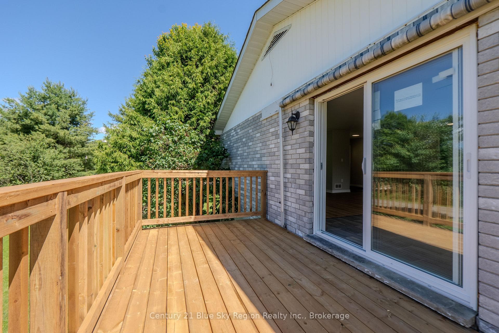 418 Laurier Street photo 41